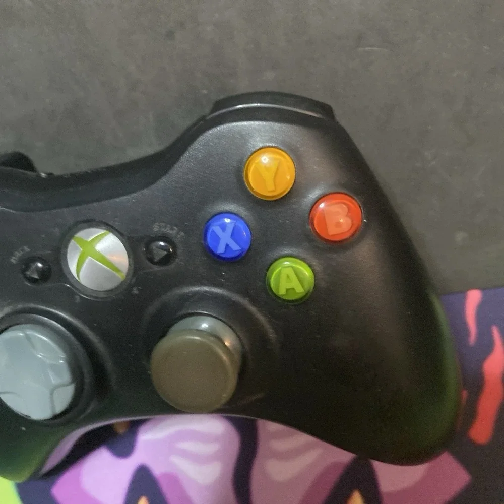 🟩 Xbox 360 Wireless Controller – Original Black Edition 🎮⚡✨ White Battery B2